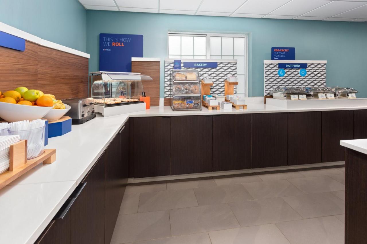| Holiday Inn Express Hotel & Suites Acme-Traverse City, an IHG Hotel