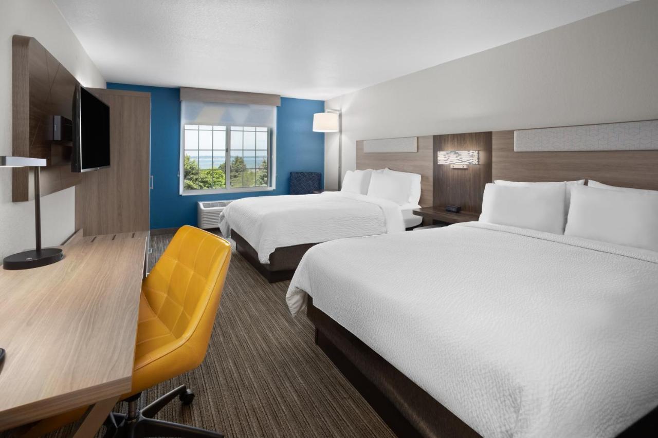 | Holiday Inn Express Hotel & Suites Acme-Traverse City, an IHG Hotel