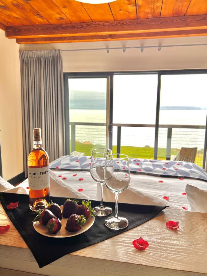 Room with Ocean View at Timber Cove Resort