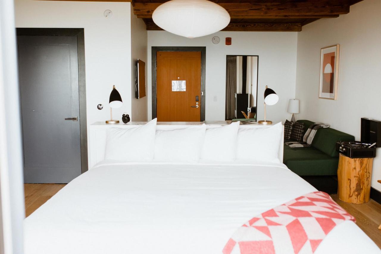 Room with Ocean View at Timber Cove Resort