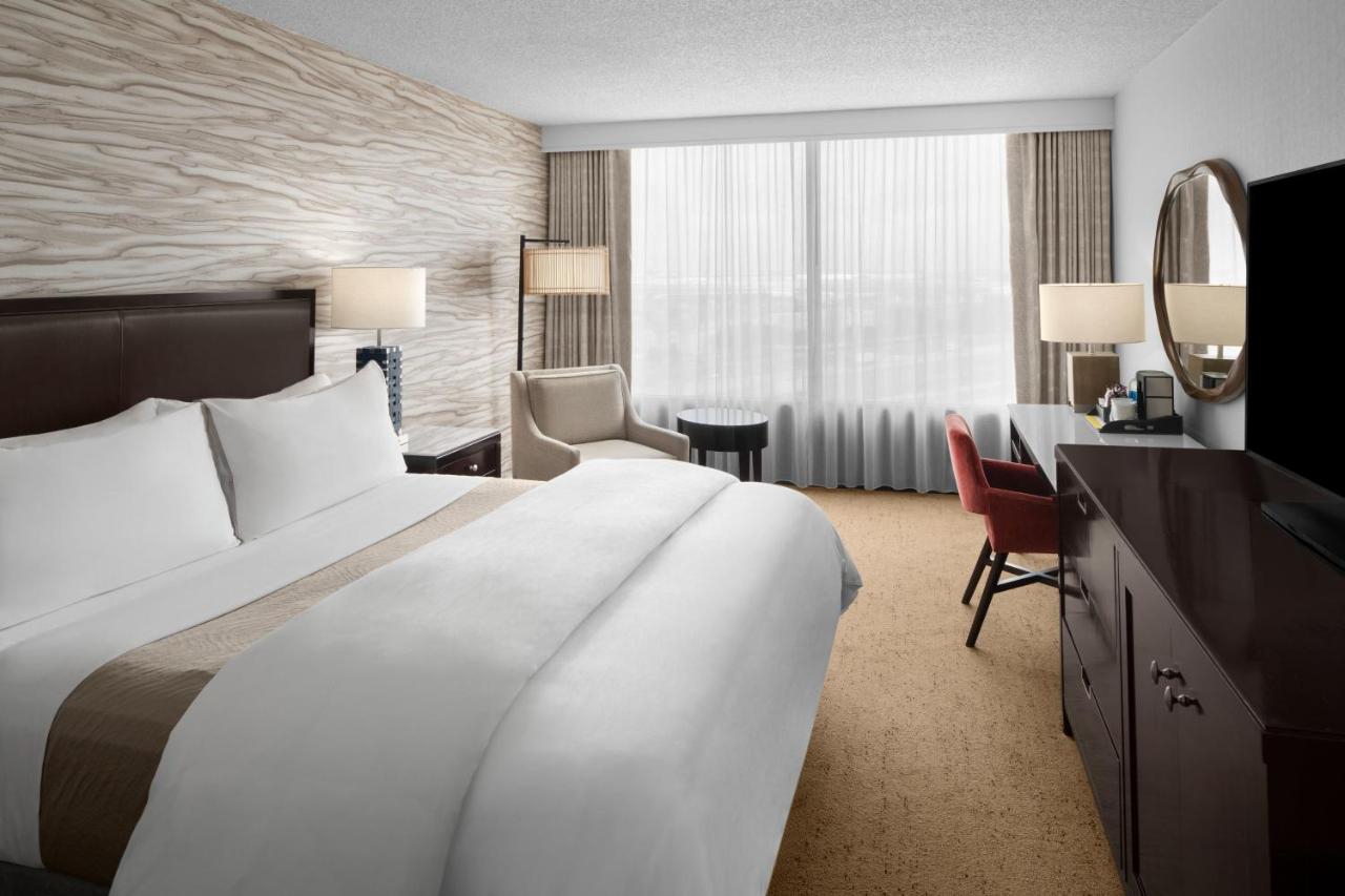 Guest Room, 1 King at The Westin Dallas Fort Worth Airport