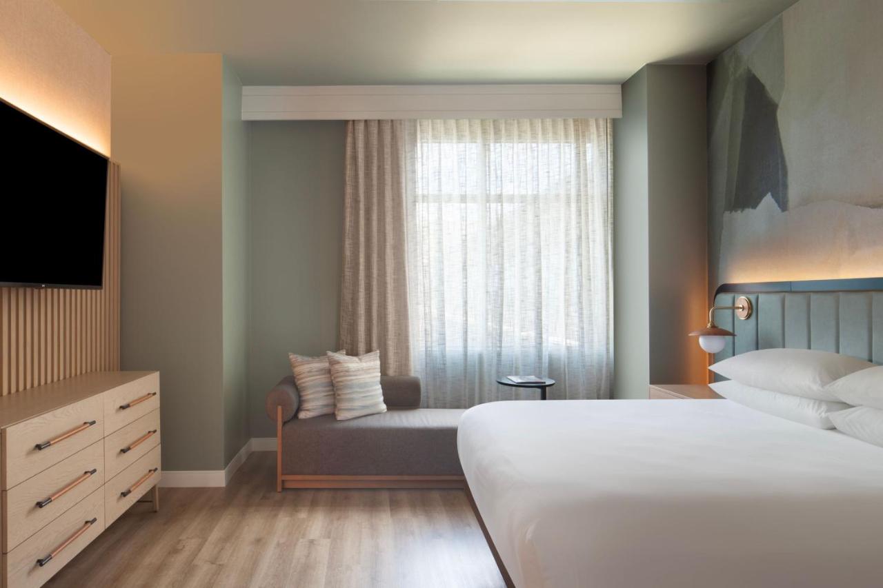 Concierge Level - King Room at Houston Marriott Sugar Land