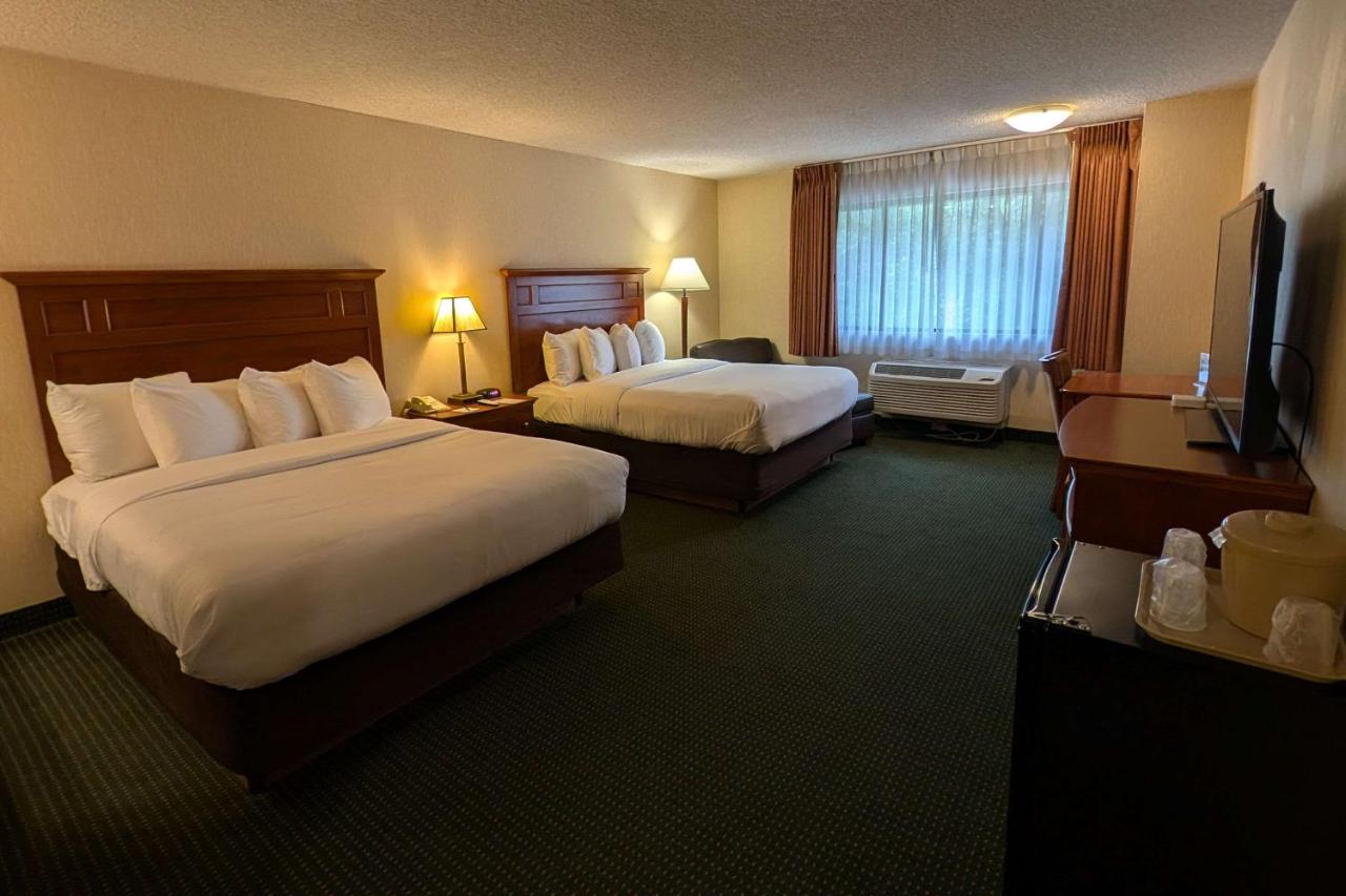 Queen Room with Two Queen Beds at Comfort Inn Near Vail Beaver Creek