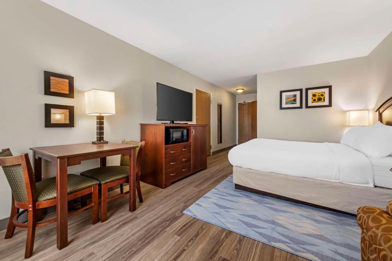 Queen Room - Accessible/Non-Smoking at Comfort Inn Albert Lea at Trails Travel Center