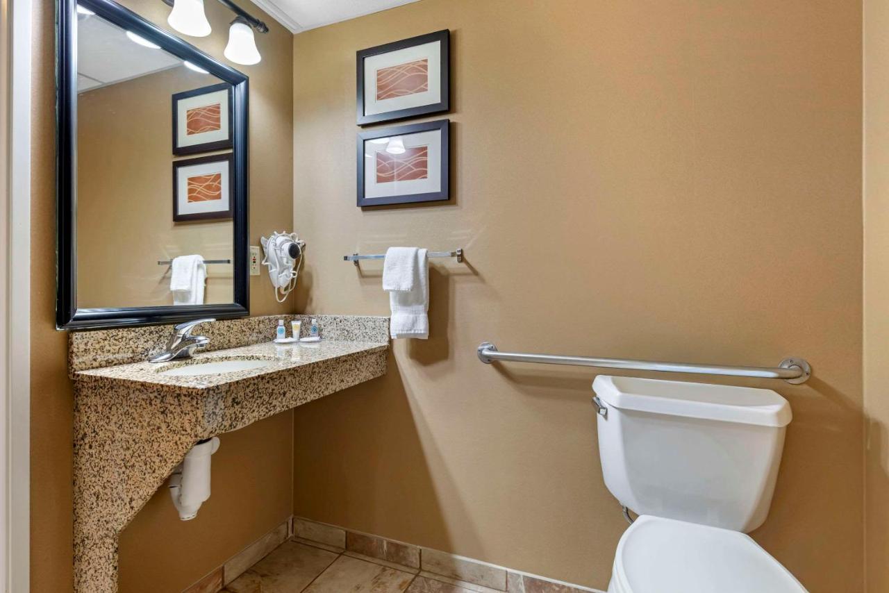 Queen Room - Accessible/Non-Smoking at Comfort Inn Albert Lea at Trails Travel Center