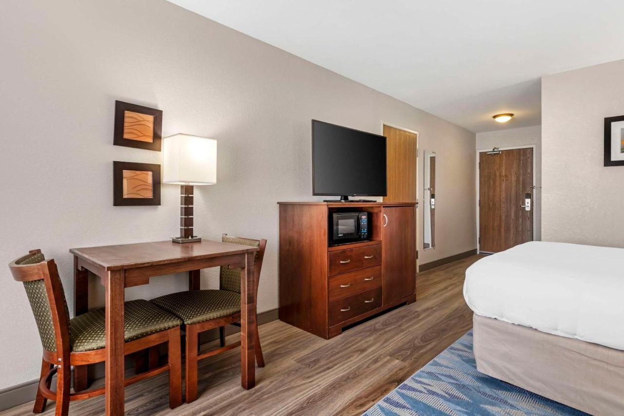 Queen Room with Roll-In Shower - Accessible/Non-Smoking at Comfort Inn Albert Lea at Trails Travel Center