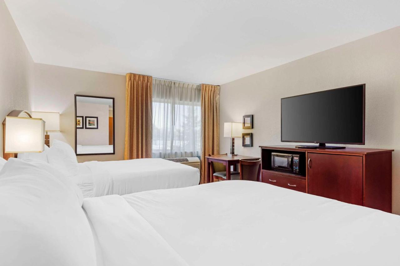 Queen Room with Two Queen Beds - Non-Smoking at Comfort Inn Albert Lea at Trails Travel Center