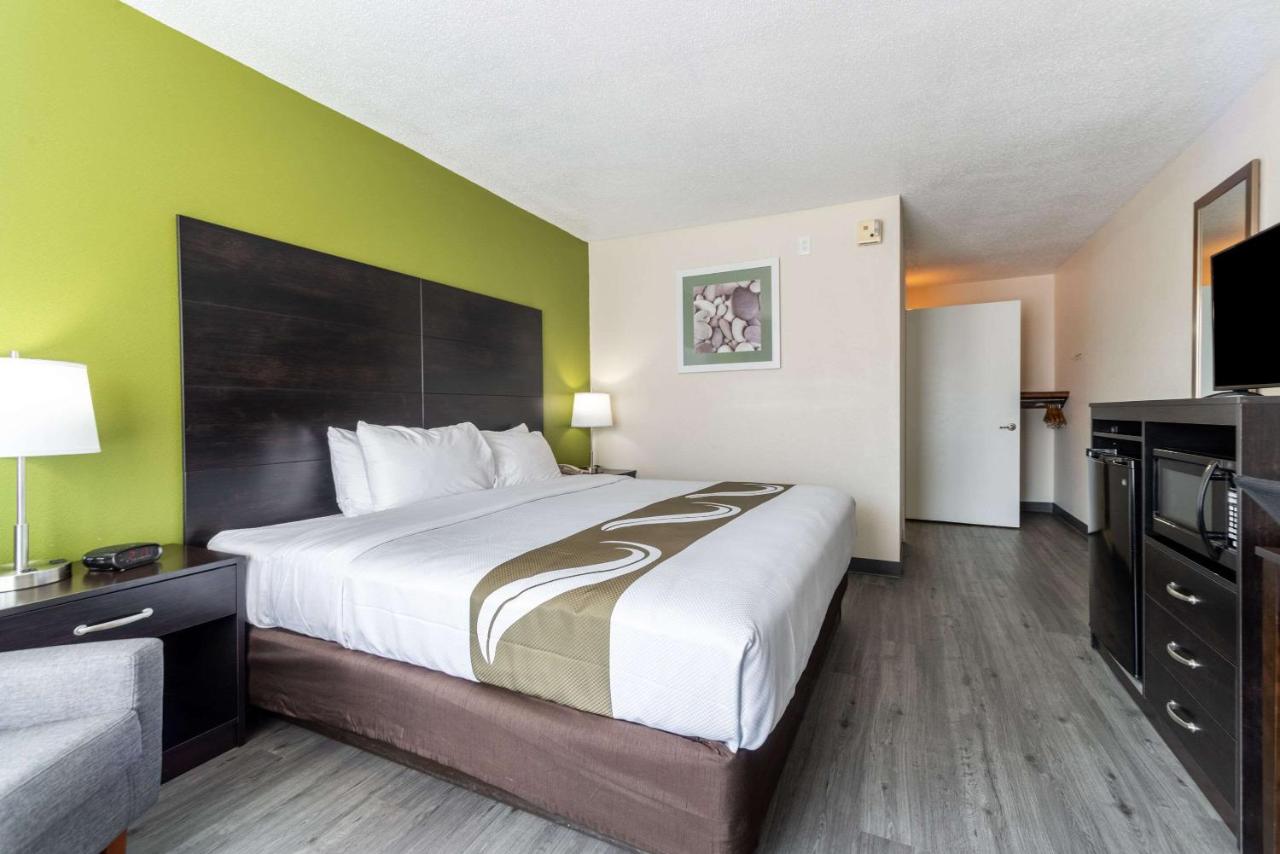 King Room - Disability Access at Quality Inn & Suites Vandalia near I-70 and Hwy 51