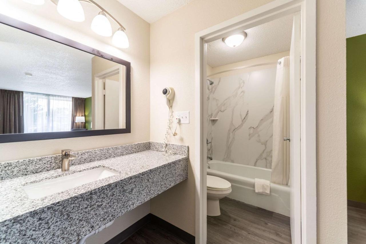 King Suite at Quality Inn & Suites Vandalia near I-70 and Hwy 51