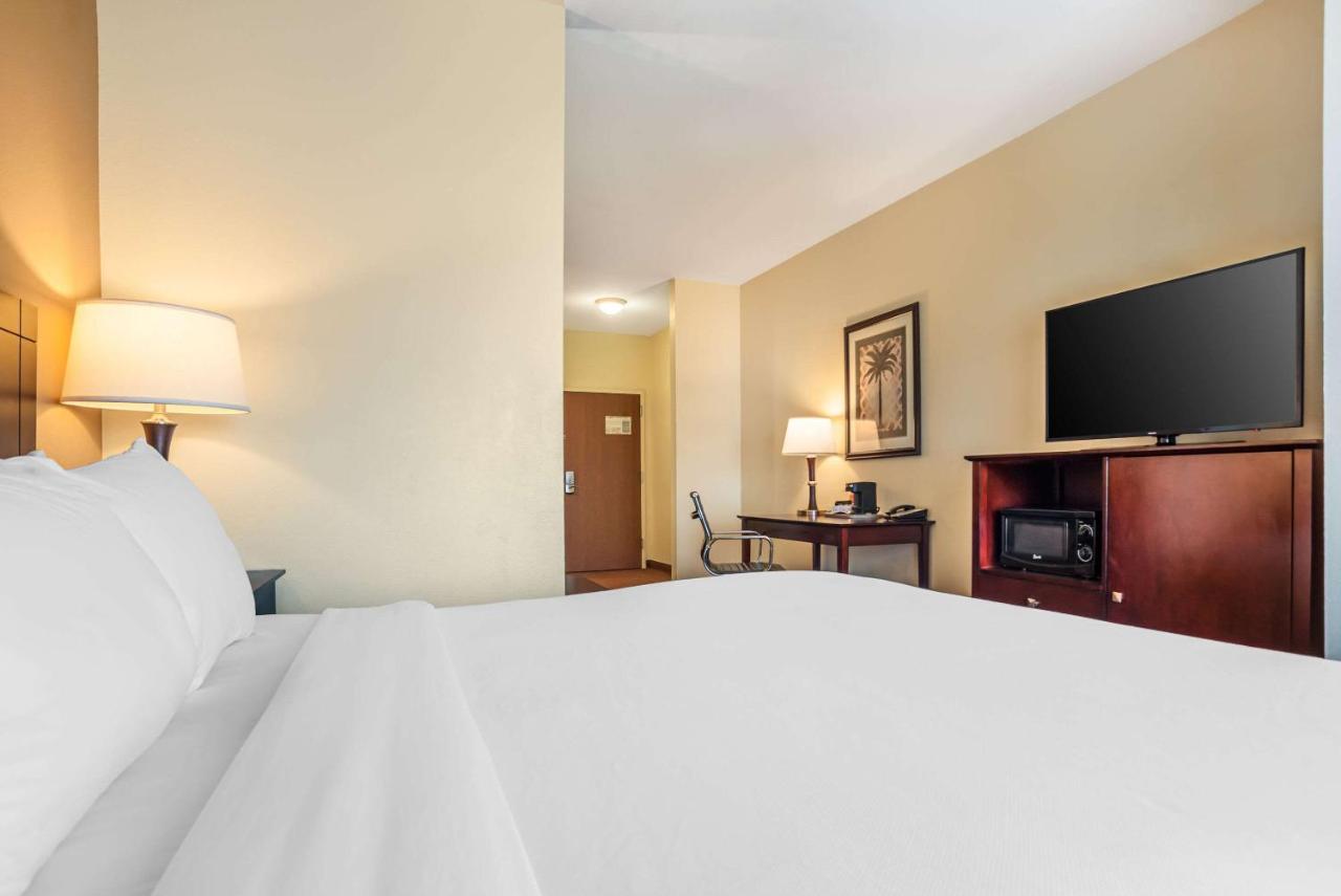 King Suite - Non-Smoking at Comfort Inn & Suites Crestview South