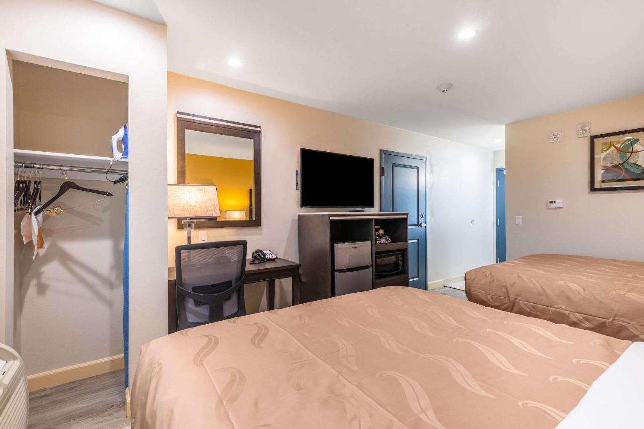 Queen Room with Two Queen Beds - Disability Access/Non-Smoking/Near Lobby at Quality Inn Banning I-10