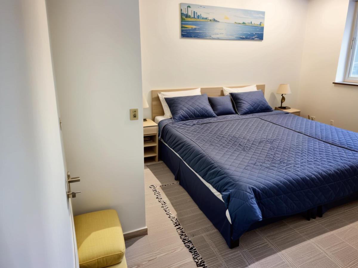  | Melrose 2 Bedroom Hollywood Apartments
