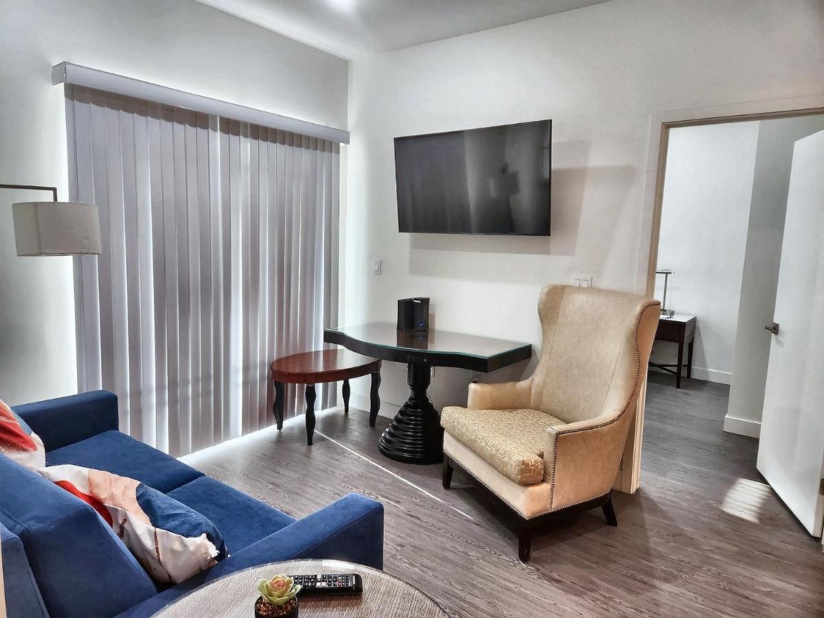  | Melrose 2 Bedroom Hollywood Apartments
