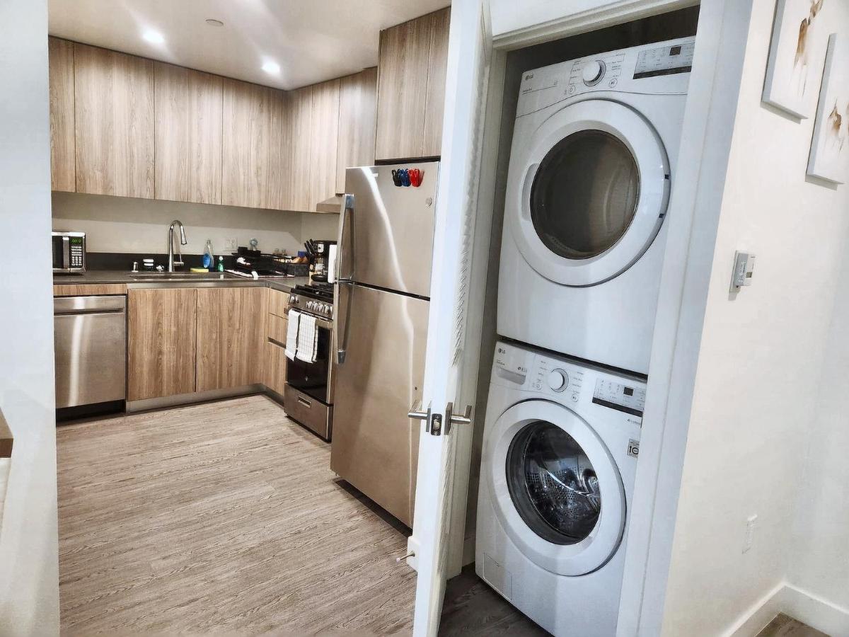  | Melrose 2 Bedroom Hollywood Apartments