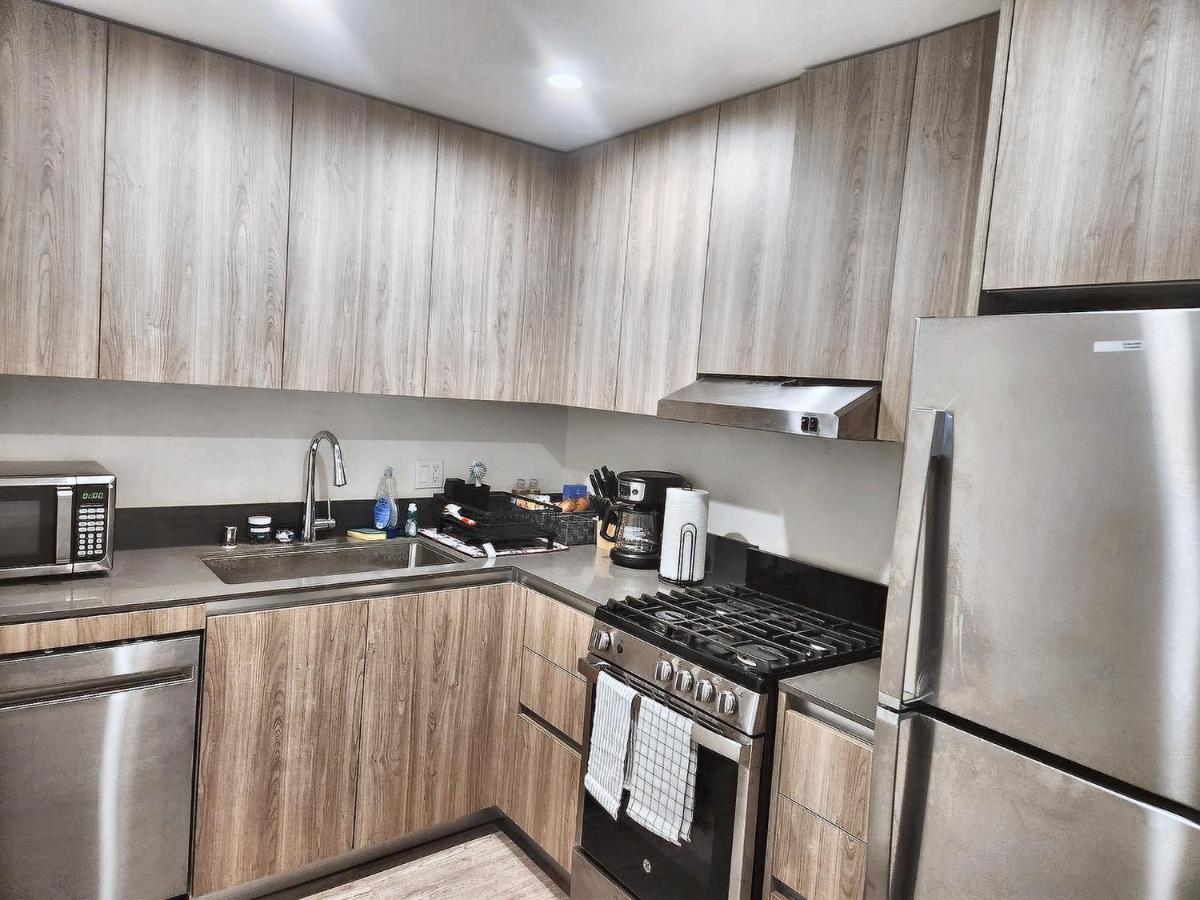  | Melrose 2 Bedroom Hollywood Apartments