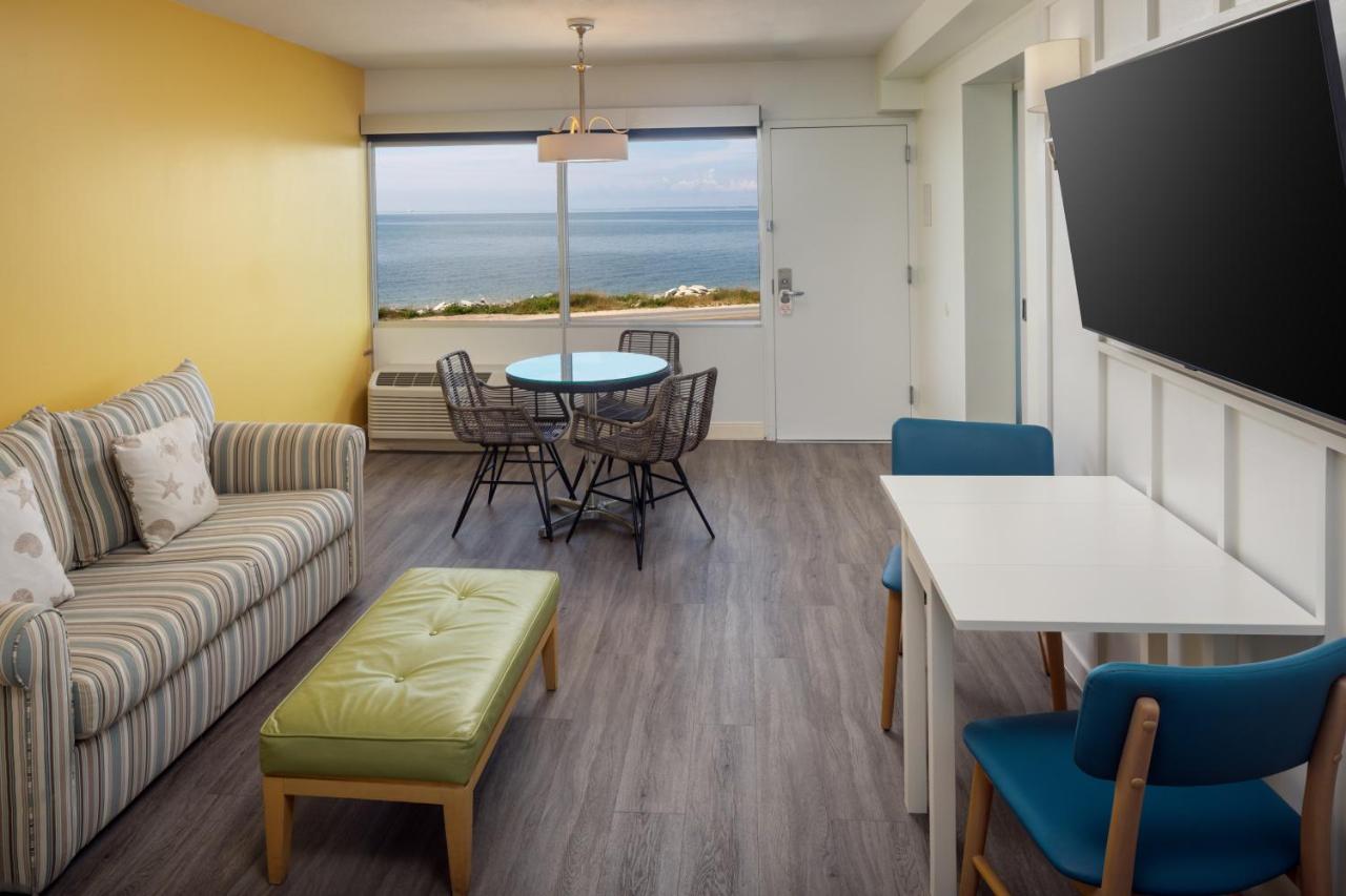 Deluxe King Bay View Suite at Harbor Hotel Provincetown