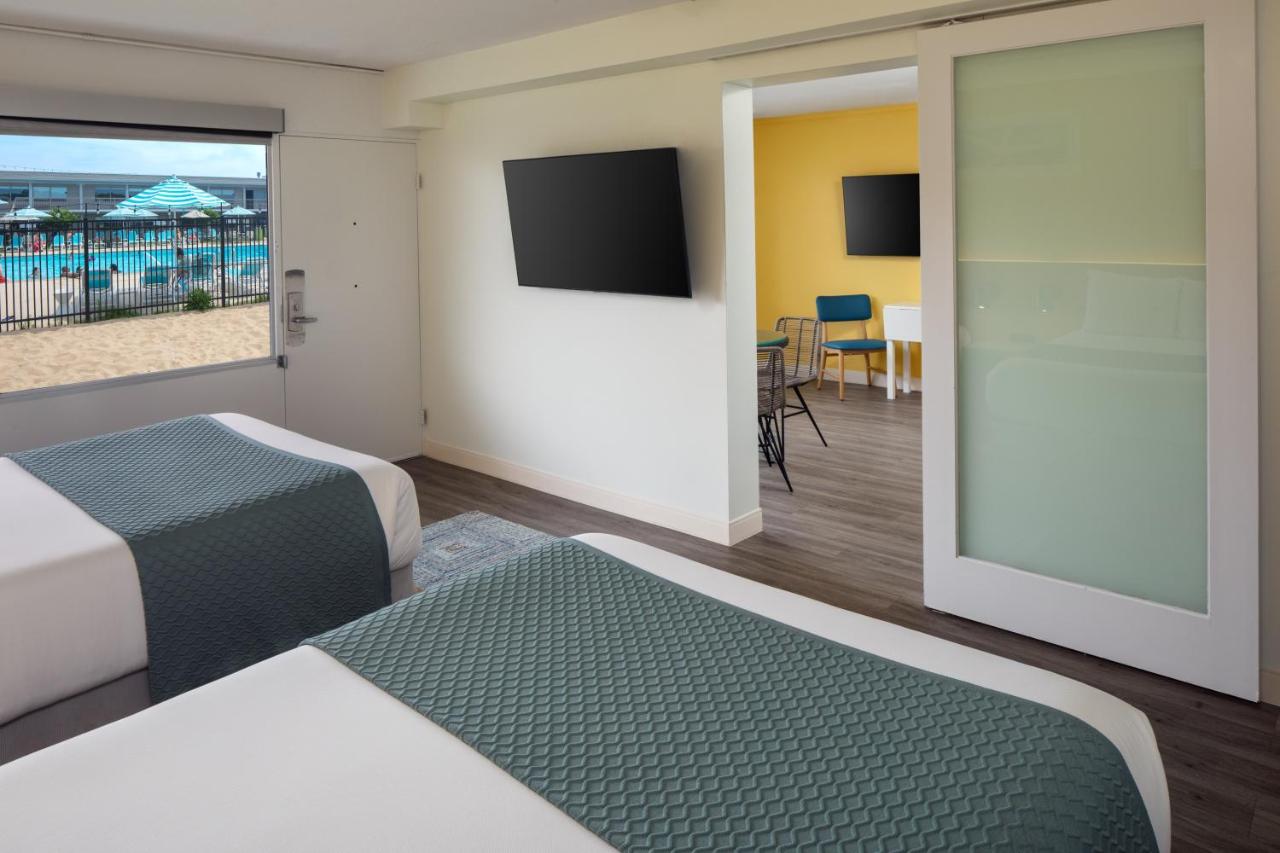Courtyard One Double - Accessible at Harbor Hotel Provincetown