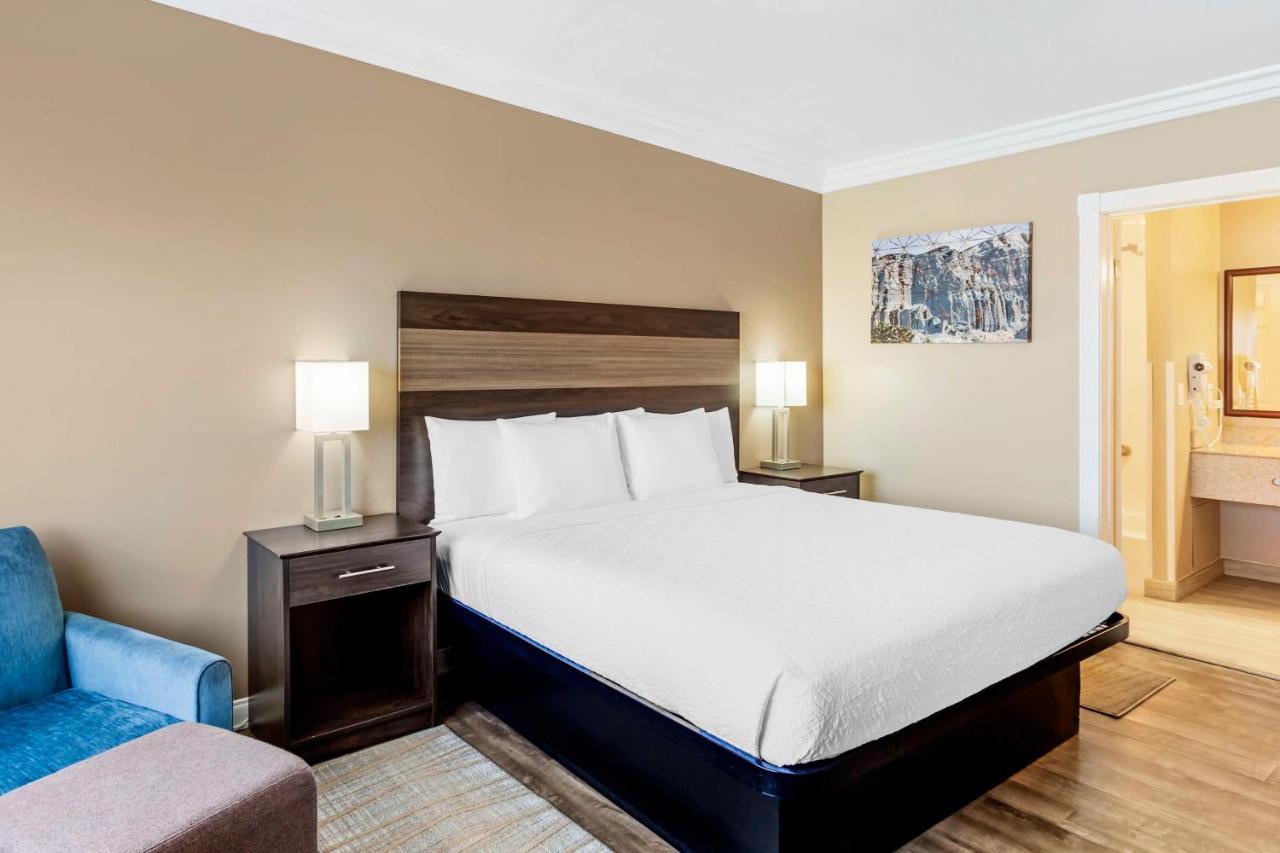 King Room at Best Western China Lake Inn