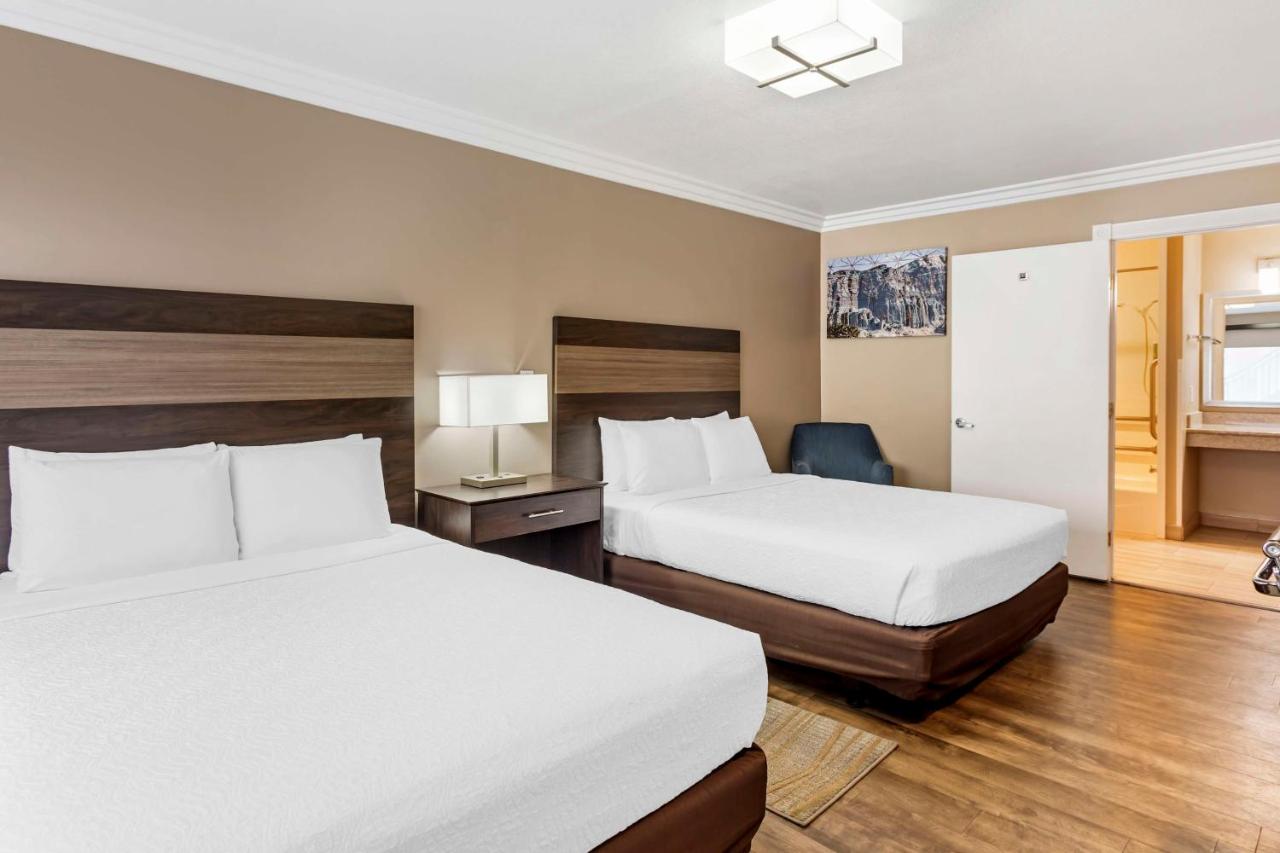 Queen Room with Two Queen Beds and Roll-In Shower- Mobility Access/Non-Smoking at Best Western China Lake Inn