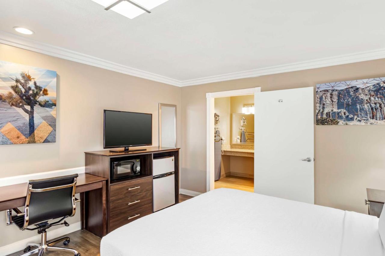  | Best Western China Lake Inn