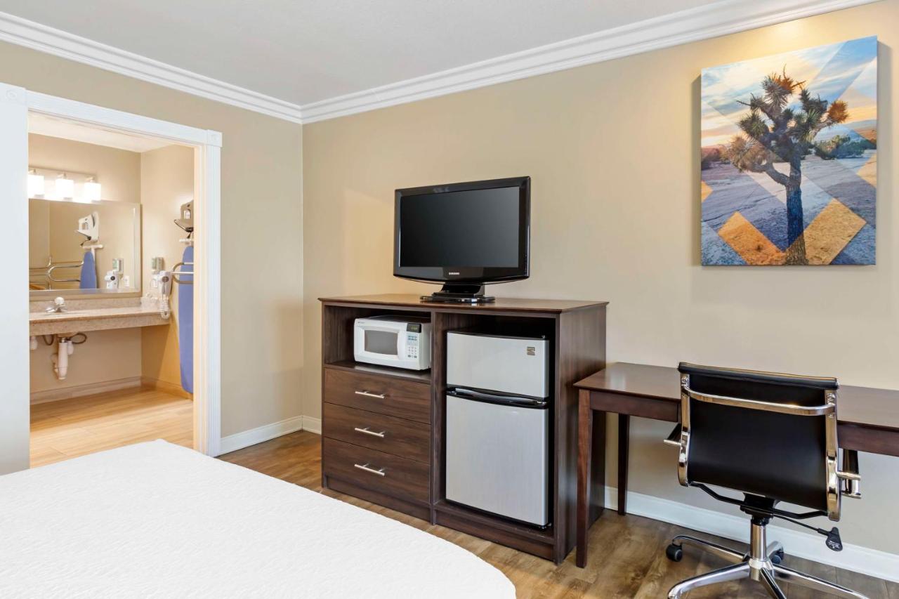  | Best Western China Lake Inn