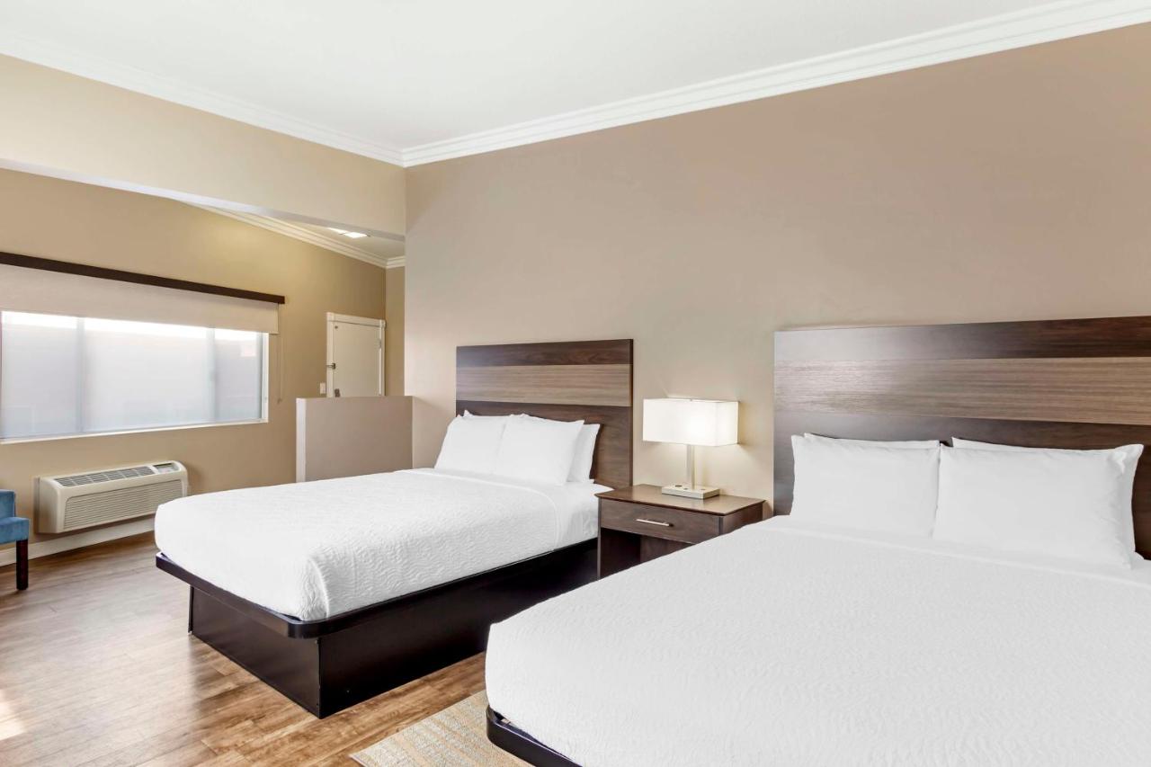 Queen Suite with Two Queen Beds and Family Room at Best Western China Lake Inn
