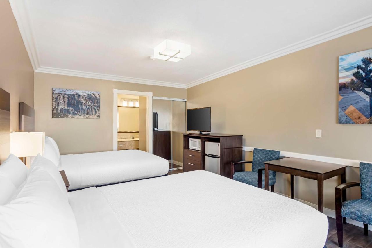 Queen Room with Two Queen Beds and Roll-In Shower- Mobility Access/Non-Smoking at Best Western China Lake Inn