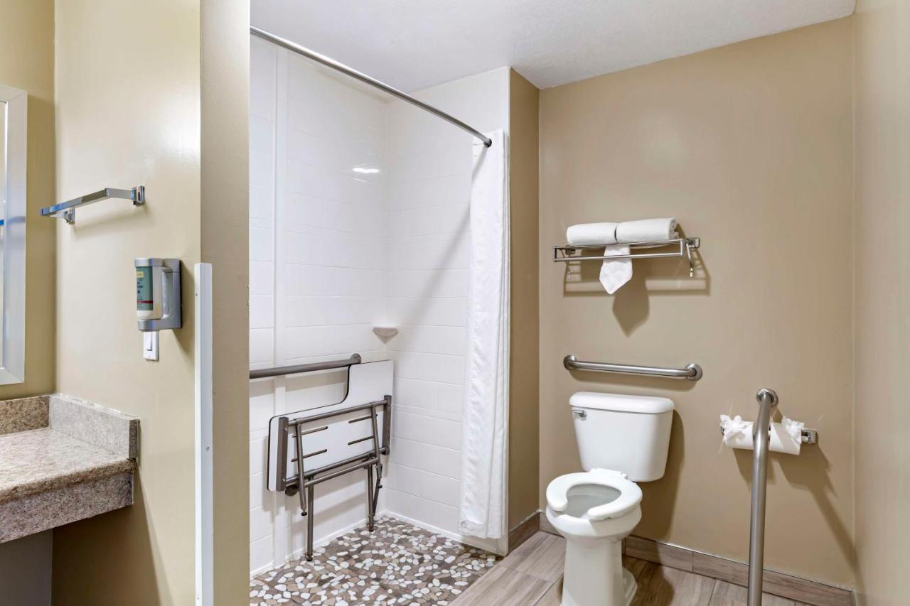 Queen Room with Two Queen Beds and Roll-In Shower- Mobility Access/Non-Smoking at Best Western China Lake Inn