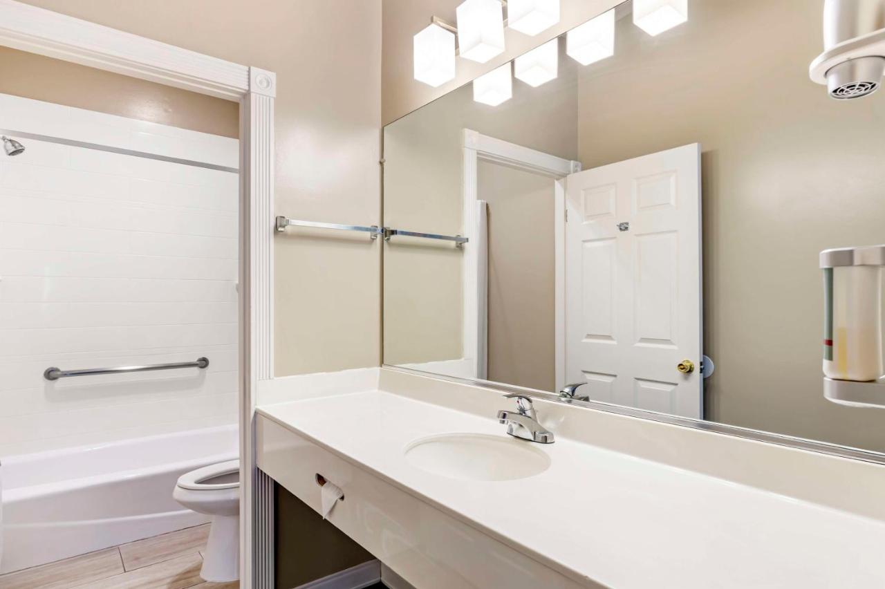  | Best Western China Lake Inn