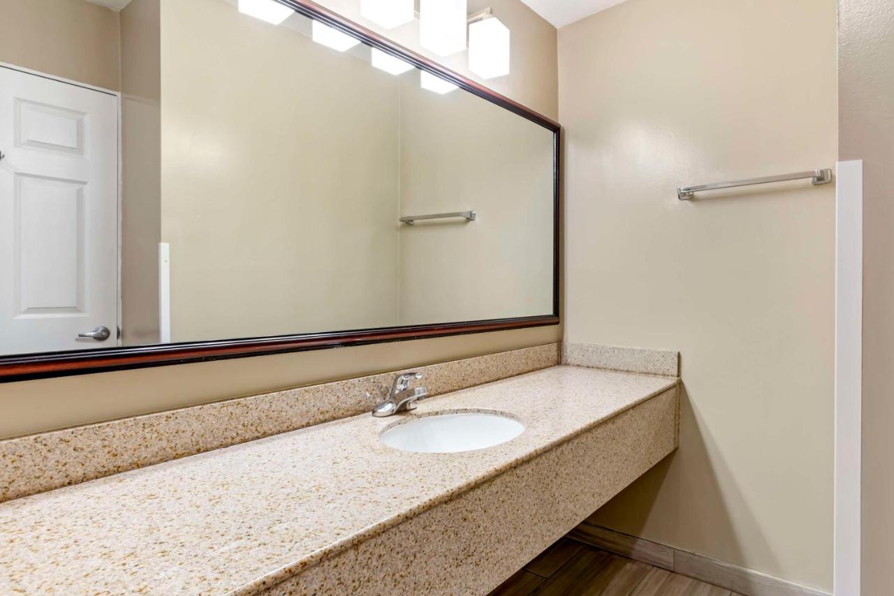  | Best Western China Lake Inn
