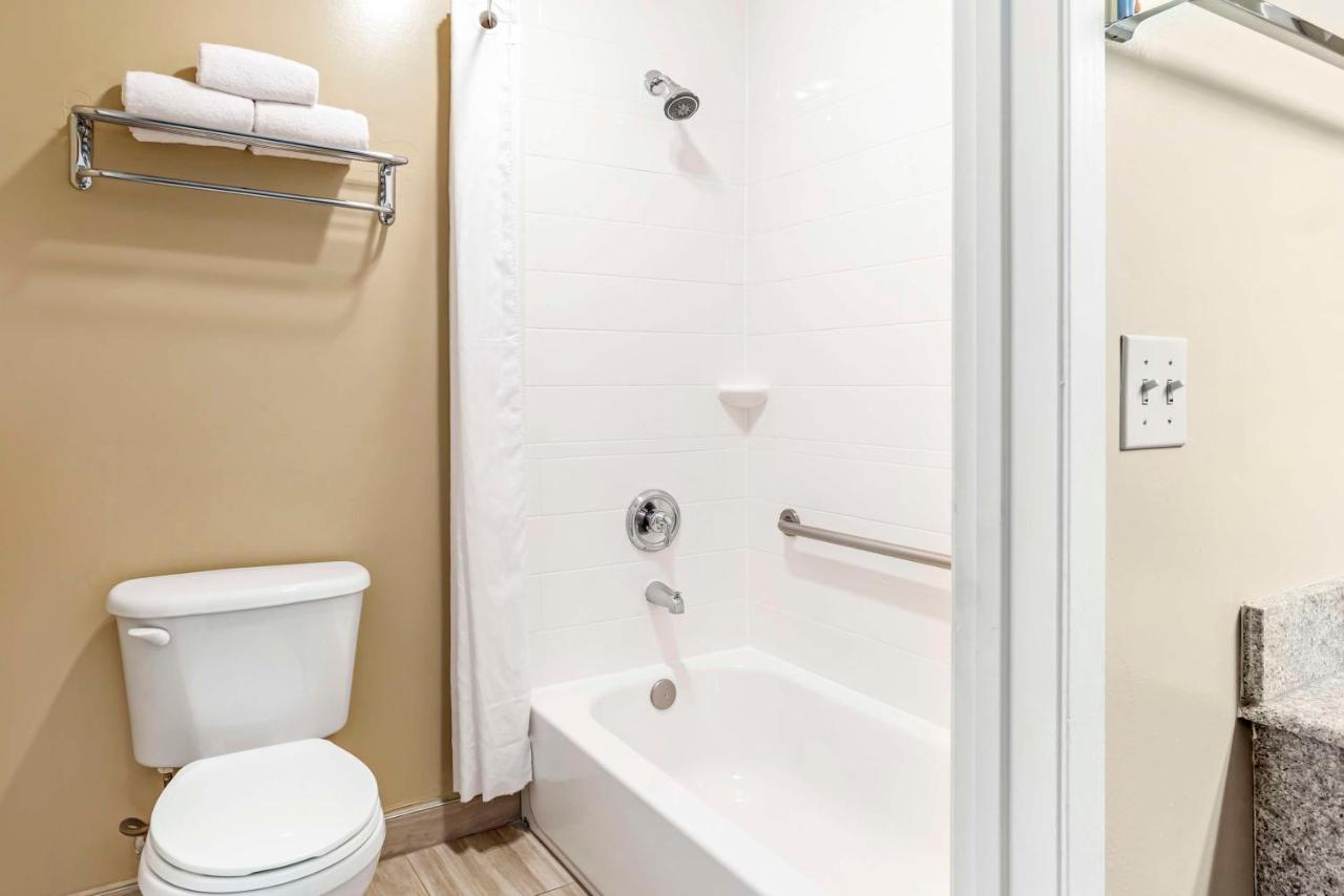  | Best Western China Lake Inn