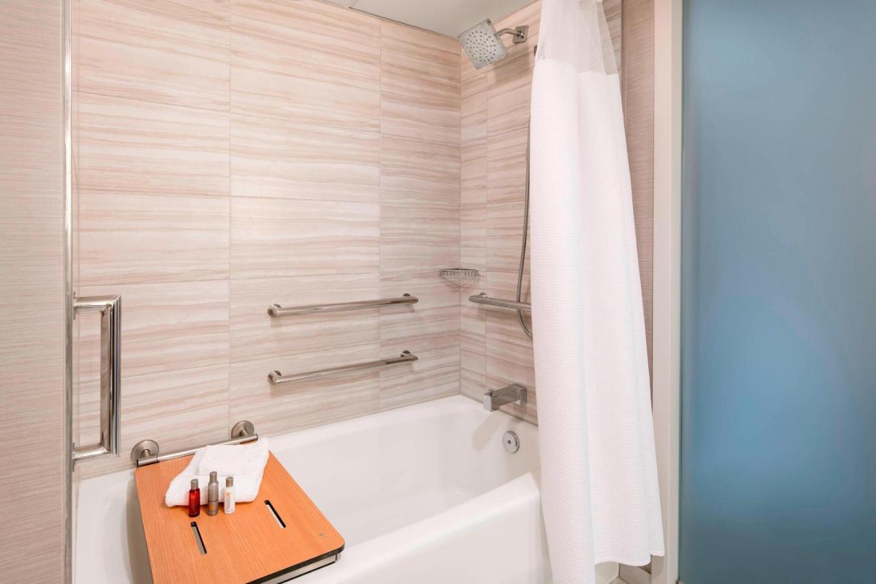 | San Francisco Airport Marriott Waterfront