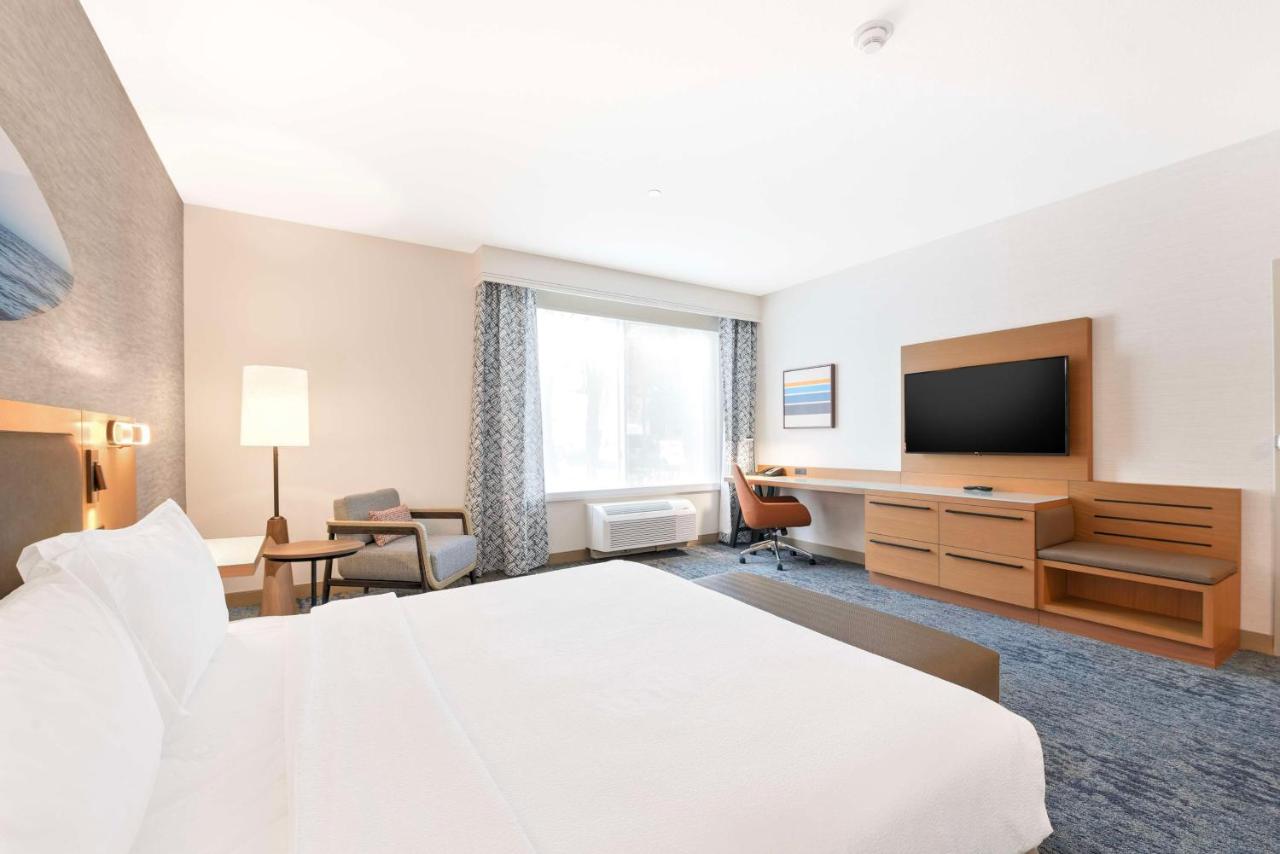 King Room with Bath Tub - Disability Access at Hilton Garden Inn LAX El Segundo