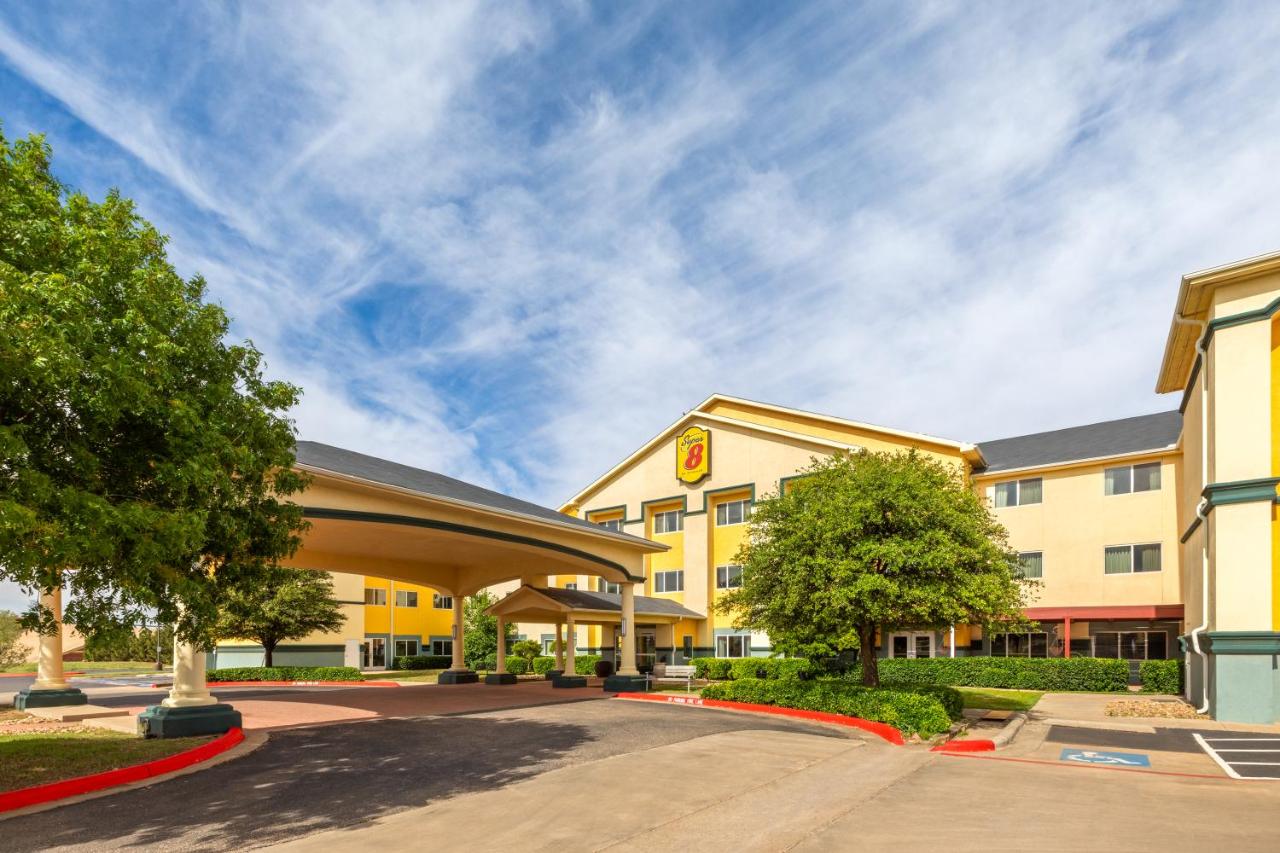 | Super 8 by Wyndham Lubbock West