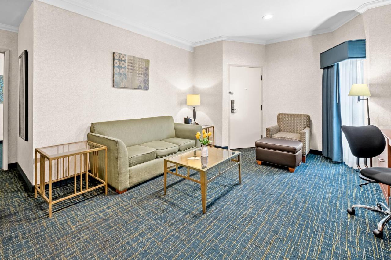 Suite Room with Three Queen Beds at Best Western De Anza Inn