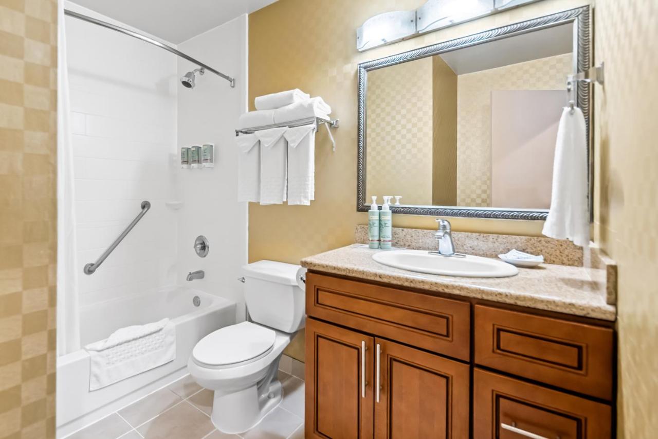 King Suite - Non-Smoking at Best Western De Anza Inn