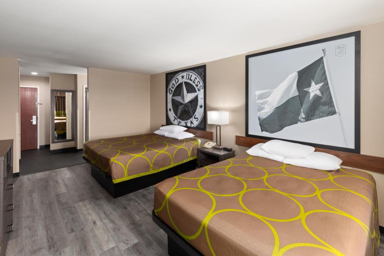 | Super 8 by Wyndham Lubbock West