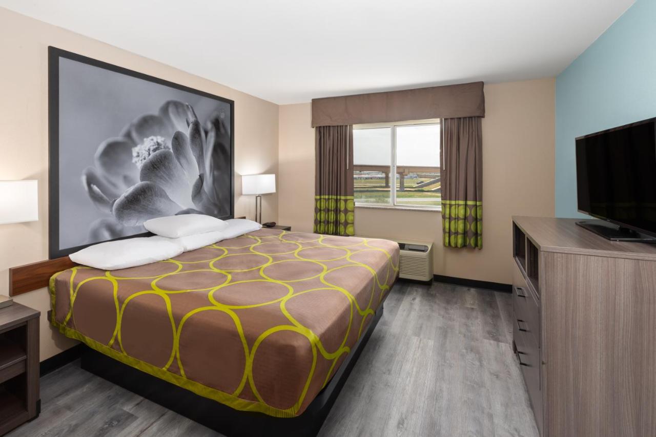 | Super 8 by Wyndham Lubbock West