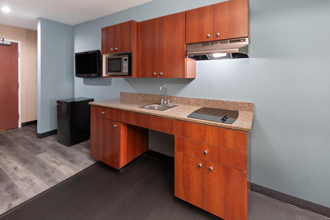 One-Bedroom Deluxe King Suite - Non-Smoking at Super 8 by Wyndham Lubbock West
