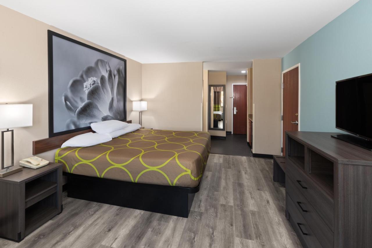 | Super 8 by Wyndham Lubbock West