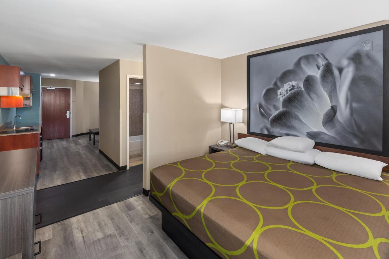 | Super 8 by Wyndham Lubbock West