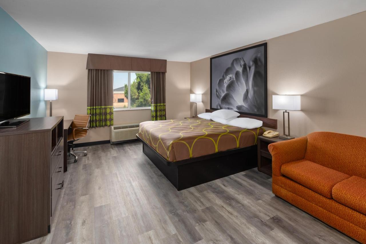 Deluxe King Room with Roll-In Shower - Mobility/Hearing Accessible - Non-Smoking at Super 8 by Wyndham Lubbock West