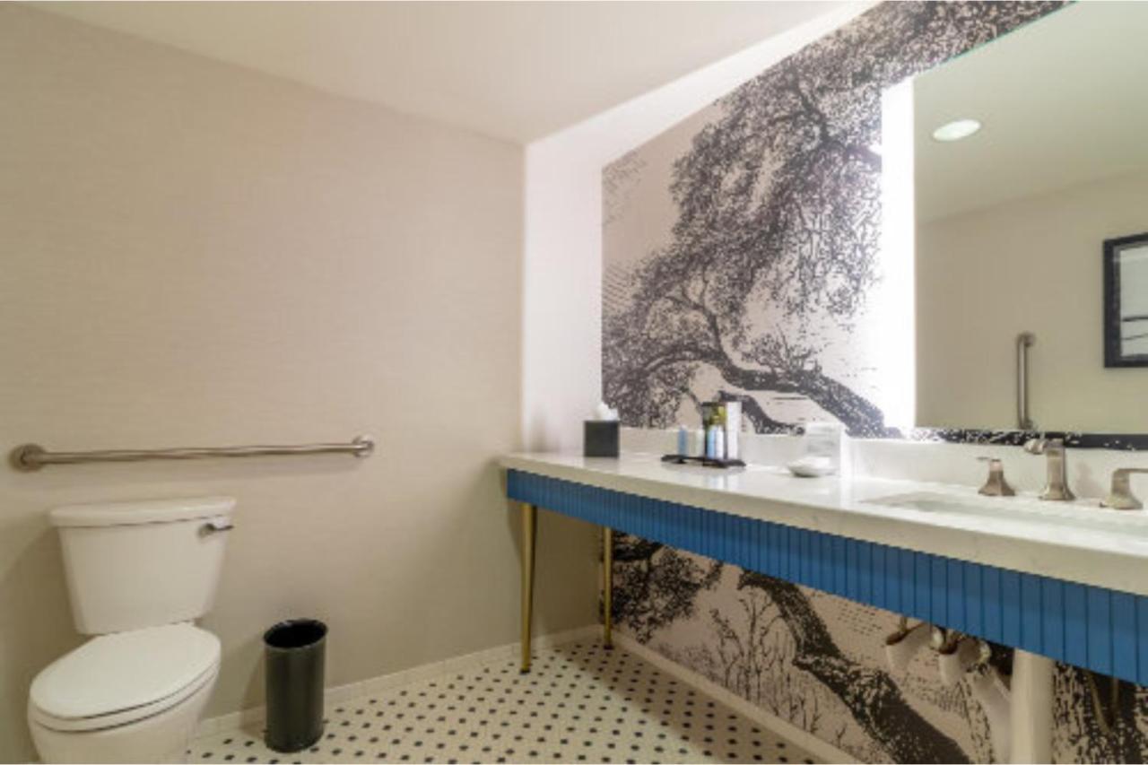 | Williamsburg Lodge, Autograph Collection
