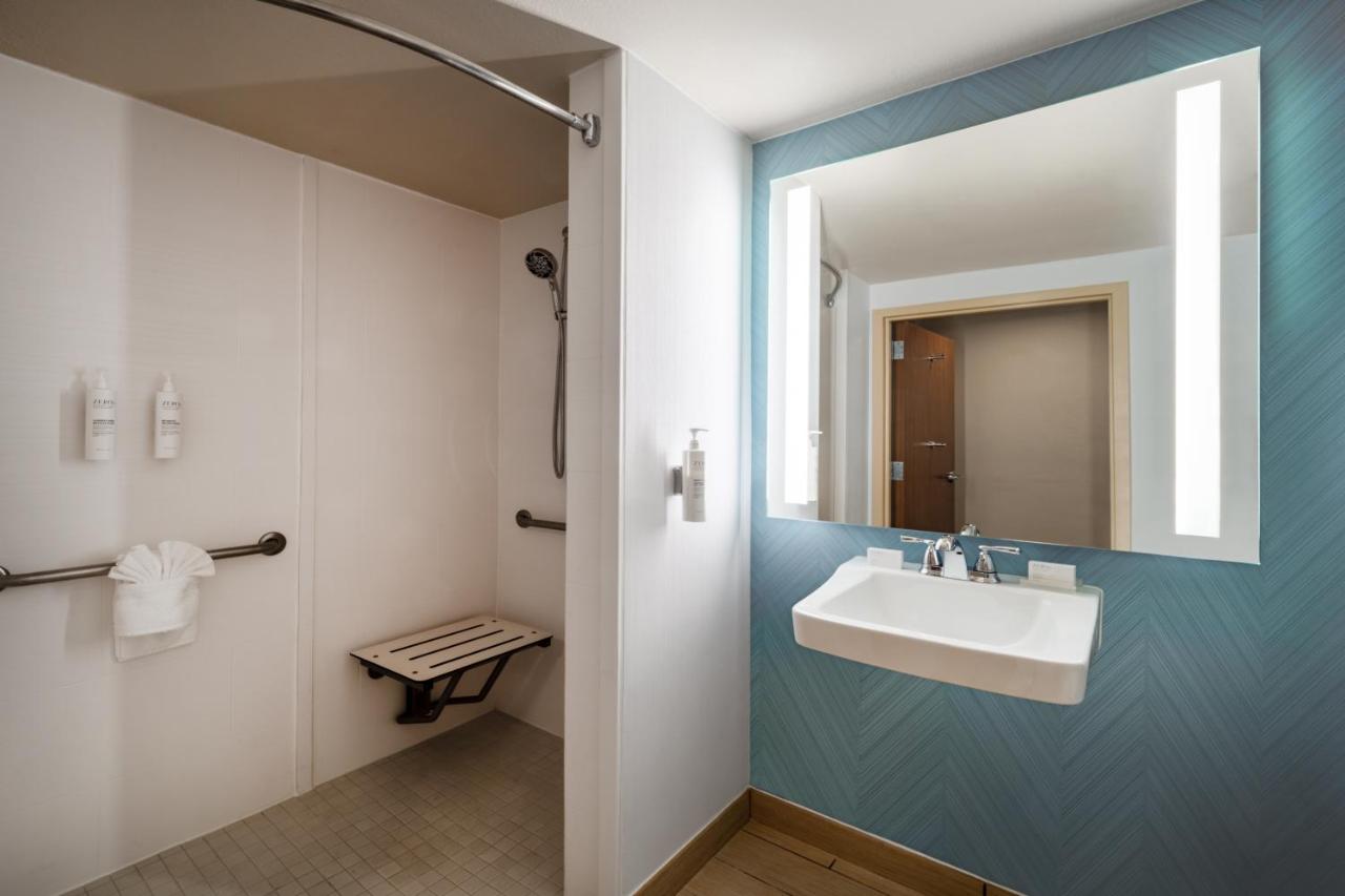 King Room with Roll-In Shower - Disability Access at Hilton Garden Inn Bakersfield