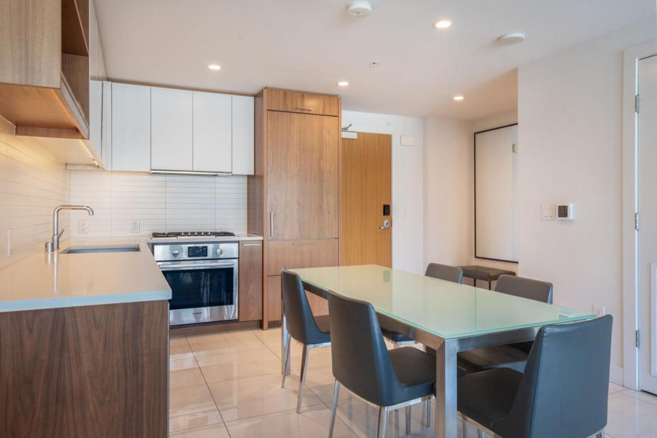 One Bedroom Executive Corner at Level Los Angeles Downtown - South Olive