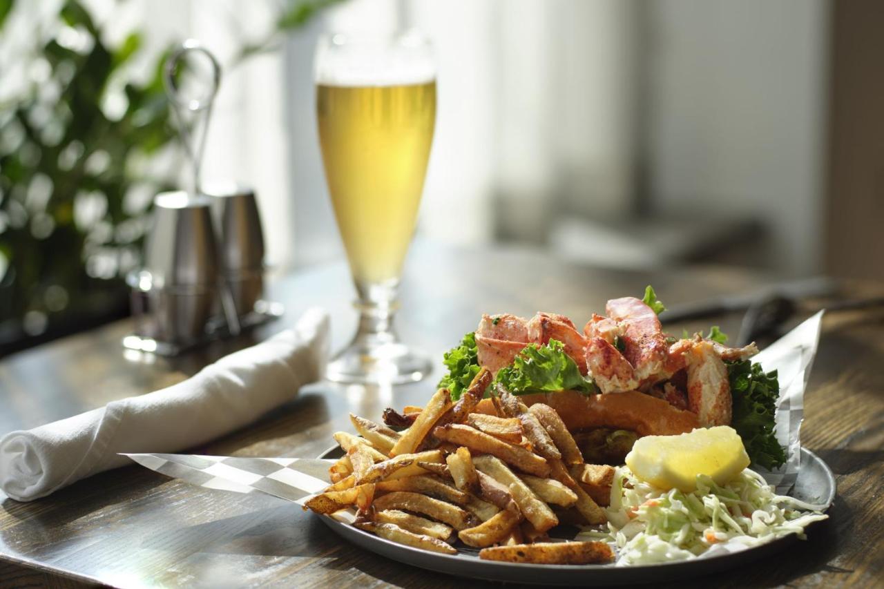 | The Westin Portland Harborview