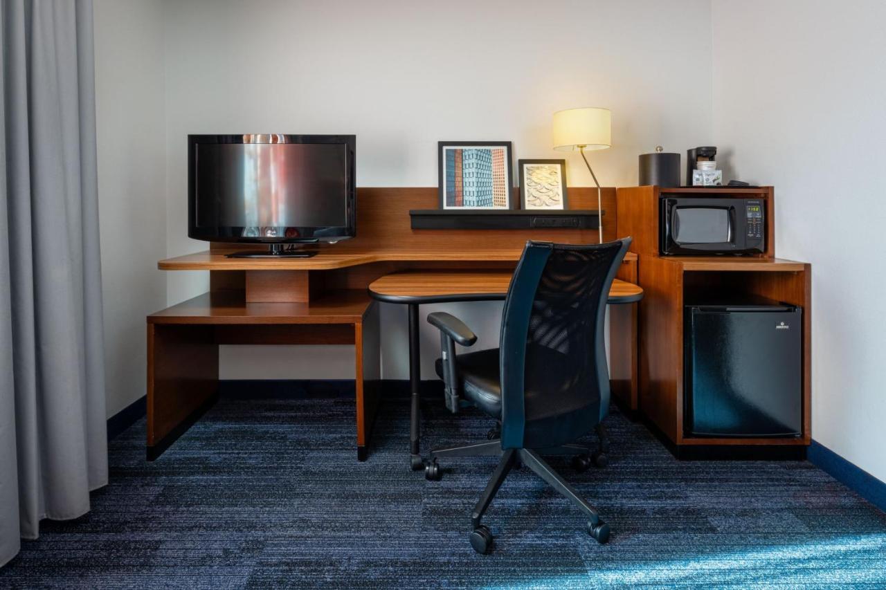 King Room at Fairfield Inn & Suites by Marriott Smithfield Selma/I-95