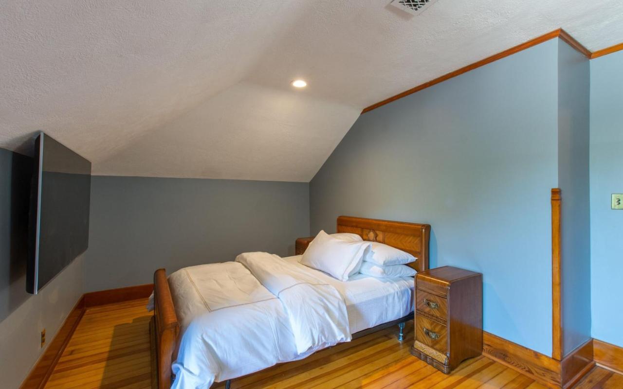 | Martha's Bed and Breakfast