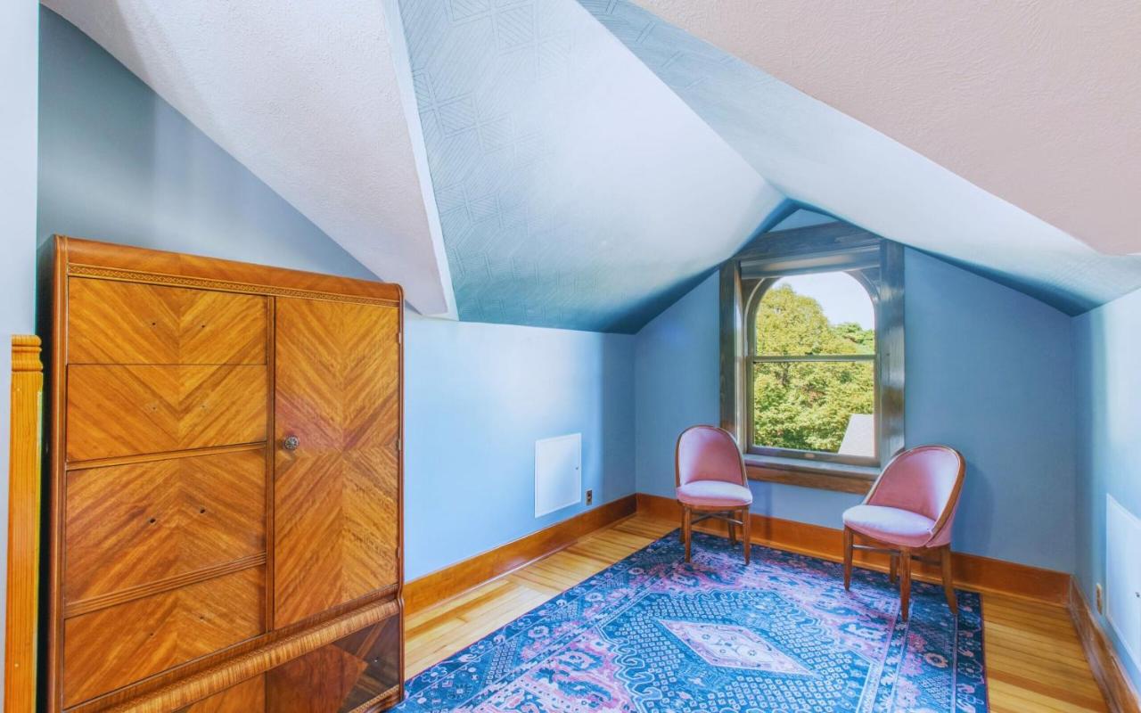 | Martha's Bed and Breakfast