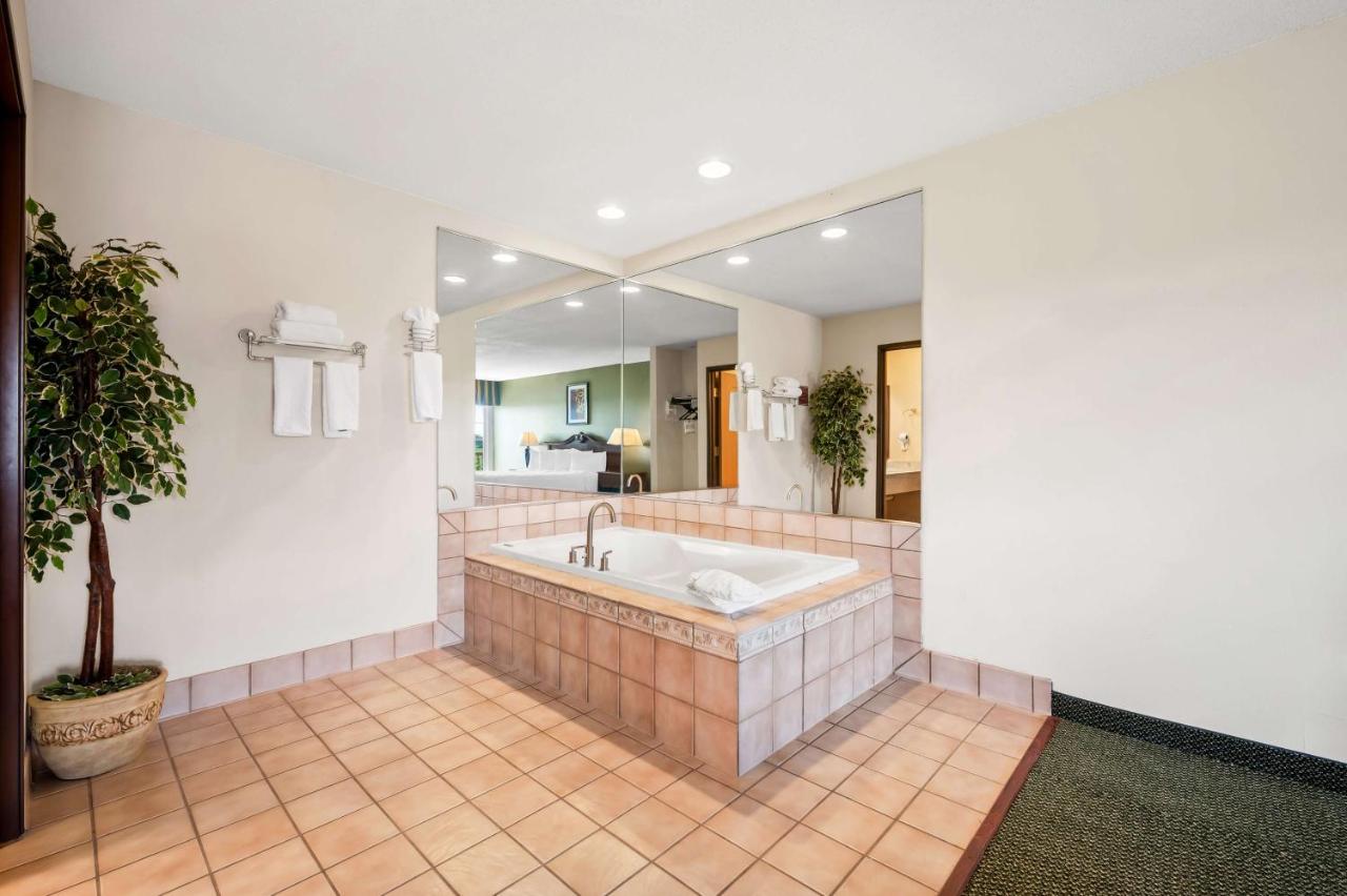 | Best Western Annawan Inn